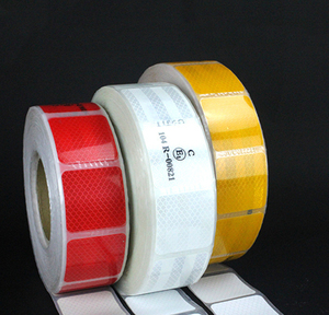 Cinta adhesiva de material reflectante desconectada amarilla CE 104R para remolques - Product Image 5