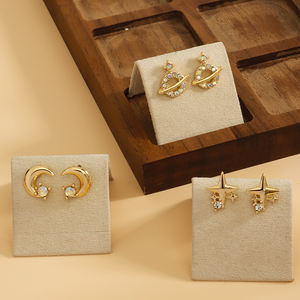 Pendientes <span class=keywords><strong>de</strong></span> Botón Chapados en Oro <span class=keywords><strong>con</strong></span> Diamantes <span class=keywords><strong>de</strong></span> Imitación <span class=keywords><strong>de</strong></span> Colores, Diseño Delicado Inspirado en Estrellas, Luna y Planetas, para Uso Diario Informal, para Mujeres Jóvenes - Product Image 4