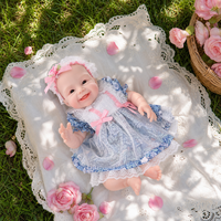 Poupée Reborn souriante de 16 pouces en silicone intégral avec bandeau floral rose et robe en dentelle florale bleue pour jeu d'imitation