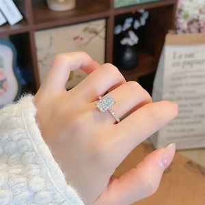 Bague en or jaune 18 carats classique à quatre griffes avec diamant <span class=keywords><strong>de</strong></span> laboratoire, opale, rubis, émeraude, perle, <span class=keywords><strong>pierre</strong></span> <span class=keywords><strong>de</strong></span> <span class=keywords><strong>lune</strong></span>, certifiée IGI – Bijoux personnalisés - Product Image 4