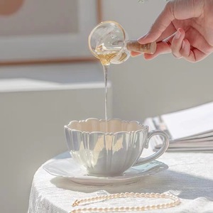 Juego de <span class=keywords><strong>Taza</strong></span> y Platillo de Cerámica con Diseño de Pétalos, Resistente al Calor, Estilo Moderno y Simple, Color Sólido, Regalo para el Té de la Tarde - Product Image 3