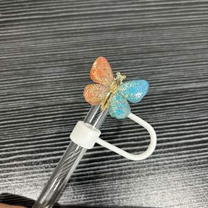 2025 nueva moda de lujo <span class=keywords><strong>mariposa</strong></span> brillo silicona accesorios para beber 10mm cubierta de paja reutilizable encanto Topper para vaso de 40oz - Product Image 4
