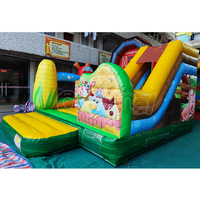 Château gonflable avec toboggan, parcours d'obstacles gonflable, aire de jeux sur le thème de la ferme, jeu interactif gonflable
