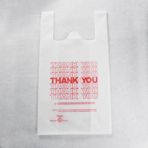 ถุงพลาสติก HDPE รักษ์โลก แบบเสื้อยืด สำหรับใส่ของชำในซูเปอร์มาร์เก็ต  แบบมีหูหิ้ว  สไตล์คลาสสิก สำหรับเสื้อผ้าและรองเท้า - Product Image 6