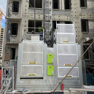 Mesin pengangkat konstruksi seri <span class=keywords><strong>SC</strong></span> HUGECRANE bekas 2x2000kg kapasitas beban hemat energi Platform lift efisien - Product Image 1