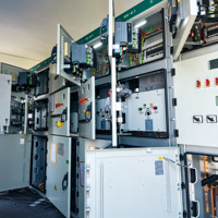 Armoire de commutation isolée au gaz IP65, norme IEC GB ISO, appareillage électrique MV/HV pour réseau électrique