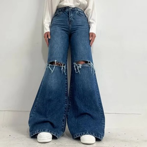Vente en gros de jeans en coton personnalisés déchirés, pantalons en denim à jambes larges, pantalons évasés, pantalons baggy pour femmes - Product Image 1