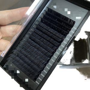 Bandeja de Extensiones de Pestañas de Seda de Cachemira Individuales, Color Negro Mate, Volumen, Marca Privada, Hechas a Mano en Vietnam, Curvatura CC, Naturales y Largas - Product Image 1