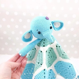 Manta <span class=keywords><strong>de</strong></span> Seguridad Cozyliving Personalizada con Diseño <span class=keywords><strong>de</strong></span> Elefante Azul, Cuadrados Granny, Relleno <span class=keywords><strong>de</strong></span> Algodón Suave para Bebé, Animal <span class=keywords><strong>de</strong></span> Peluche Tejido a Mano - Product Image 1