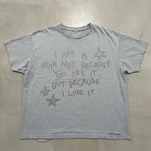 Camisetas Gráficas de Algodón Pesado con Serigrafía Personalizada Hongguan para Hombre, Estilo Vintage Desgastado con Remaches y Pedrería, Manga Corta - Product Image 1