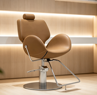 Chaise de barbier élégante au design incurvé, confortable, rembourrée, réglable en hauteur, avec base chromée pour salon de coiffure