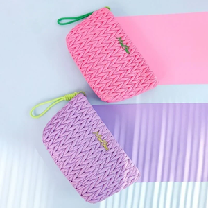Sac cosmétique personnalisé en nylon à volants et rayures, grande capacité, pochette à maquillage portable de qualité supérieure, sac de rangement multifonctionnel pour les voyages - Product Image 3