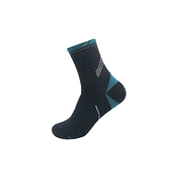 OEM Service Four Seasons Cotton Polyester Knitted Crew Socks pour les femmes Excellent design en jaune pour l'hiver Vente en gros