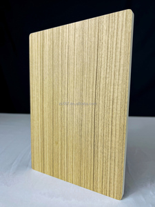 Panneau mural <span class=keywords><strong>en</strong></span> <span class=keywords><strong>PVC</strong></span> imitation bois imperméable à installation rapide pour la rénovation intérieure moderne, revêtement décoratif pour bureaux et magasins - Product Image 5