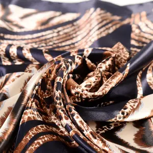 Low Costom Design Square Scarf Wholesale Fashion Women Soft Leopard Print Scarves Triangle Scarf Malaysian Hijab