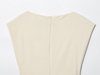 Robe d'été décontractée plissée sans manches à col rond de couleur beige pour femmes