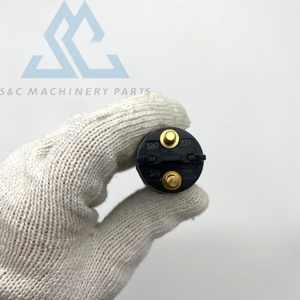 Suku Cadang Excavator Berkualitas Tinggi PC210-8 PC200-8 Injektor Bahan Bakar 6754-11-3011 0445120231 6D107 S6D107 Nozzle untuk <span class=keywords><strong>Komatsu</strong></span> - Product Image 5