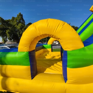 Château gonflable commercial Yuedong avec toboggan aquatique double piste et zone de saut - Product Image 6