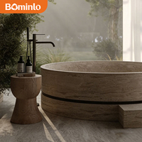 Baignoire ronde en pierre naturelle à double couche, style japonais avec base et marches, idéale pour les pavillons de spa et les espaces bien-être