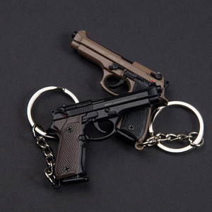 Réaliste enfants jouets en métal Simulation pistolet réel <span class=keywords><strong>Beretta</strong></span> 1:4 démonté Mini alliage pistolet pistolets porte-clés garçons pistolet jouets cadeau - Product Image 1