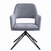 Fauteuil moderne en tissu gris rembourré avec dossier découpé unique et base pivotante à 360 degrés en métal noir robuste, chaise de salle à manger