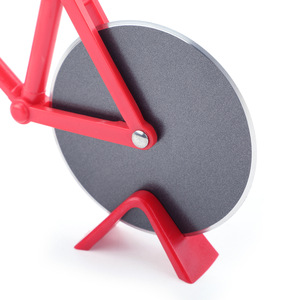 Cortador de Pizza Creativo en Forma de Bicicleta de Acero Inoxidable con Mango de Plástico Rojo 18.5 X 12 X 3.5 Cm Herramientas para Pizza - Product Image 4