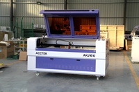 Máquina de corte por láser de acrílico de alta potencia 1600*1000 automática con guía Hiwin compatible con formatos AI y PLT para madera en Kuwait
