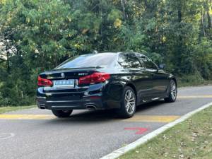 الأكثر مبيعاً مجموعة رياضية مستعملة من سلسلة BMW 5 525Li M من الجلد الخفيف في الداخل إطارات FWD سيدان R18 الإطارات الخلفية رخيصة الغاز/البنزين - Product Image 5