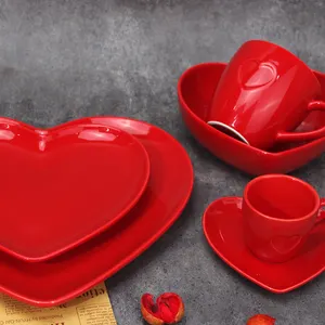 Tasse Concave coeur de couleur rouge tasse de cadeau de saint-valentin tasse de souvenir décor de décalcomanie tasse d'impression en céramique nouvelle tasse de café de couple d'os