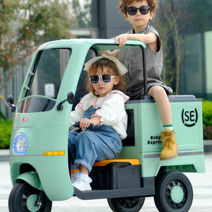 รถสามล้อไฟฟ้าแบบชาร์จได้ สำหรับเด็กและเด็กเล็ก สีขาว พร้อมคันเร่งและหลังคา รุ่น QWD 1618 - Product Image 3