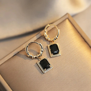 Orecchini pendenti neri vintage da donna, eleganti accessori per l'orecchio da indossare tutti i giorni - Product Image 2