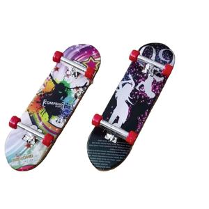 Vente en gros de <span class=keywords><strong>mini</strong></span> rampe de parc complète professionnelle en plastique pour enfants touche de doigt sport skateboard ensemble de skateboard jouets nouveaux - Product Image 1