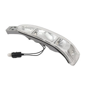 Rétroviseur avec clignotant latéral LED de remplacement pour Mercedes-Benz ML GL W164 X164 W251 L115 - Product Image 1