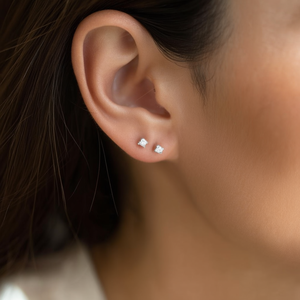 Orecchini a lobo Angelina in acciaio inossidabile con diamante, placcati oro, taglio brillante rotondo, montatura a griffe, minimalisti per uso quotidiano - Product Image 2