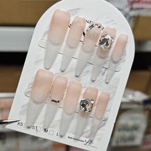 <span class=keywords><strong>Ongles</strong></span> à presser en acrylique translucide ambre nude avec strass écrasés et nœud métallique, faits à la main, réutilisables, vente en gros d'usine OEM ODM - Product Image 4