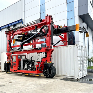 รถยกตู้คอนเทนเนอร์ไฮดรอลิกอุตสาหกรรมแบบ Straddle Carrier ขนาด 20-80 ตัน ระยะยก 12-35 เมตร ปรับแต่งได้สำหรับอุปกรณ์เทอร์มินัลตู้คอนเทนเนอร์ - Product Image 1