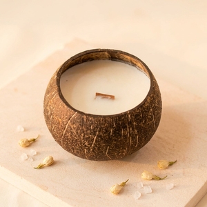 Ensemble de bougies exquises personnalisées dans des coupelles de noix de coco, en cire de soja naturelle, pour aromathérapie, idéal pour les cadeaux écologiques d'entreprise, fournisseur vietnamien - Product Image 1