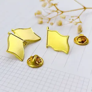 Più economico in metallo oro bianco bandiera quadrata rettangolare con spilla vuota spilla di varie forme distintivo con magnete frizione a farfalla