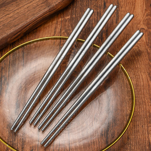 Palillos Cuadrados de Acero Inoxidable 304 de 23.5 cm, Plateados, Estilo Coreano Retro, Palillos de Metal Artesanales - Product Image 4