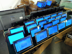 Nuova tecnologia scattante 2024 apparecchiature pubblicitarie per il sistema di visualizzazione dello stato della coda da 55 pollici per la banca ospedaliera e altre organizzazioni - Product Image 3