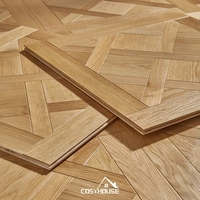 Parquet en bois d'ingénierie chêne clair moderne, lames larges, pour intérieur de villa
