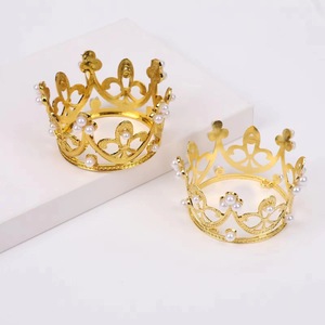 En plastique Mini <span class=keywords><strong>Couronne</strong></span> Gâteau Perle Diadème Princesse Topper Enfants Ornement De Cheveux Pour La Décoration De Fête D'anniversaire De Mariage - Product Image 3