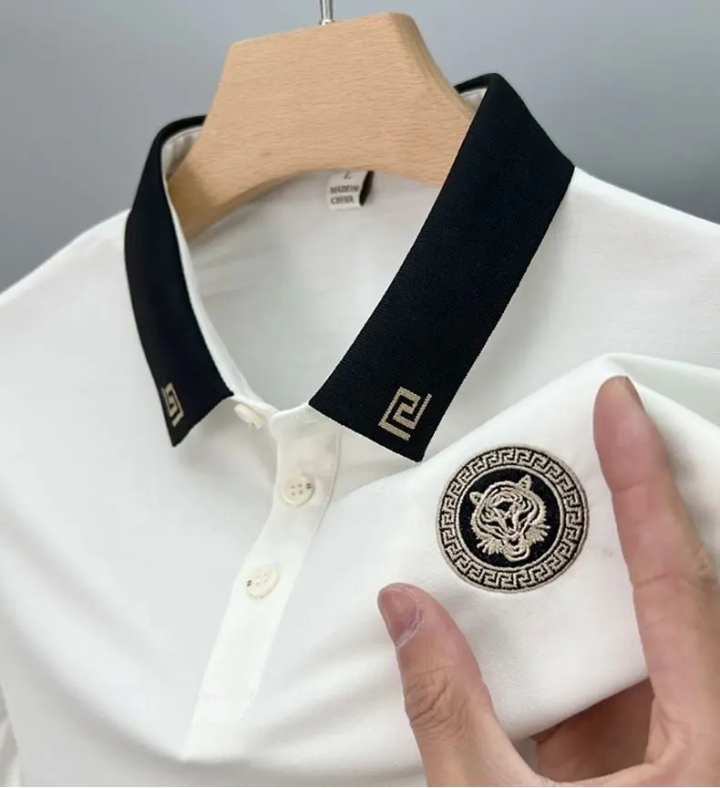 Kaus lengan pendek hitam dan putih pria, T-shirt polo kerah lebar longgar bordir harimau lengan pendek baru musim panas