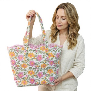 Sac fourre-tout en coton fait main, motif floral, bords festonnés matelassés, à porter à l'épaule, réutilisable, pour les courses quotidiennes - Product Image 1