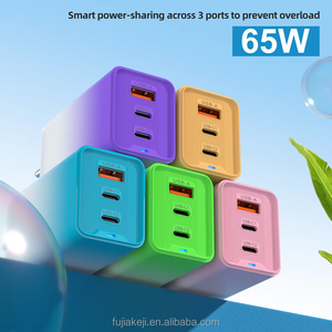 Adattatore PD <span class=keywords><strong>3</strong></span> Porte 2A 12W con Doppia Porta USB-C e Presa US UK EU per Ricarica Rapida di Telefoni e Laptop - Product Image 5