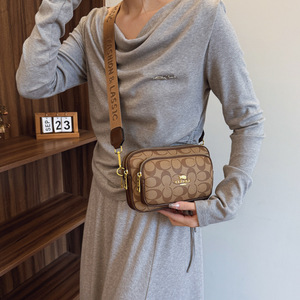 2025 Túi nữ mùa hè phong cách Ins Túi Đeo Ngực in hoài cổ Chất lượng cao mới bán chạy Túi đeo chéo đeo vai rộng - Product Image 3