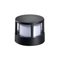 Lampe de poteau extérieure moderne avec diffuseur en acrylique cintré et panneaux en acrylique effet cristal