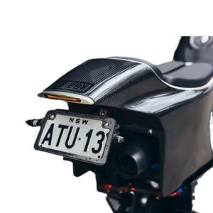 Cadre de <span class=keywords><strong>plaque</strong></span> d'<span class=keywords><strong>immatriculation</strong></span> de moto en fibre de carbone CNC Texture forgée de couleur pour scooters/cyclomoteurs - Product Image 6