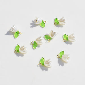 Cuentas Acrílicas de Dos Colores en Crema Clara, Cuentas de Amor para Hacer Pulseras Hechas a Mano, Flores de Colores, Pequeñas y Frescas, 11x14mm, Irregulares - Product Image 3