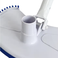 Tête d'aspirateur pour piscine avec poils bleus, pare-chocs anti-rayures et adaptateur de perche, tête de nettoyage par aspiration pour fond et parois de piscine